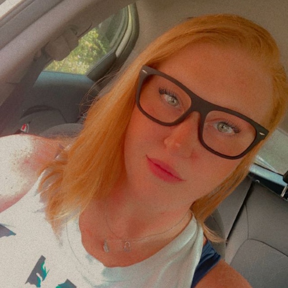 Meet your Posher, Kelli - Picture 1 of 1